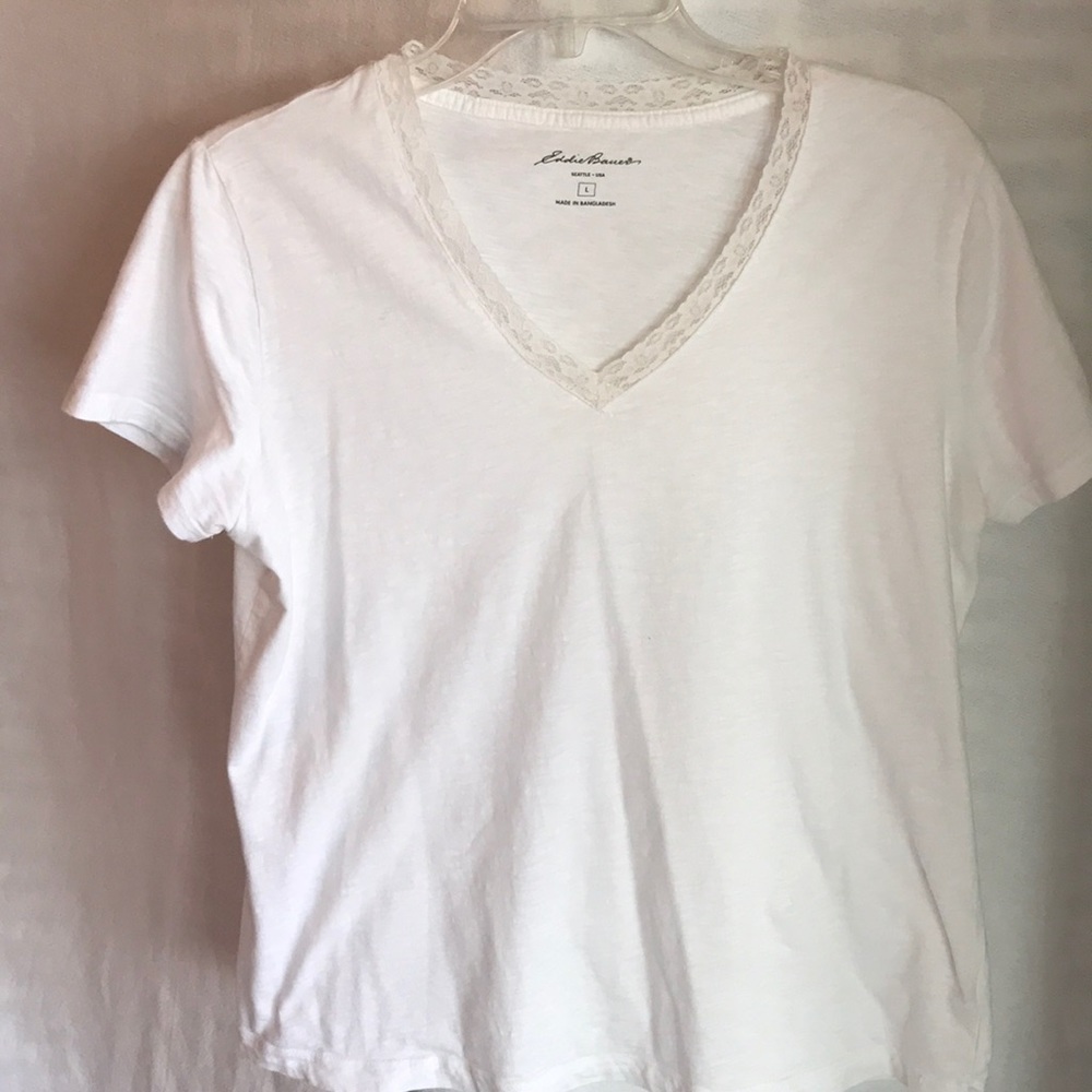 Eddie Bauer white laced trimmed neck line top